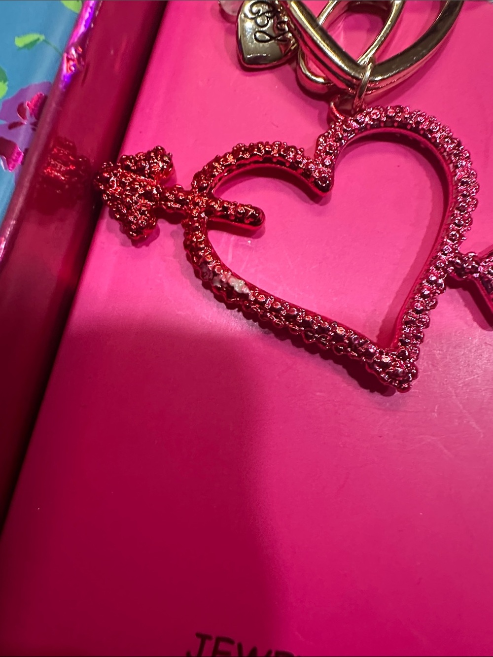 Betsey Johnson Gold & Pink Glitter Heart Arrow Keychain Charm - Picture 2 of 4